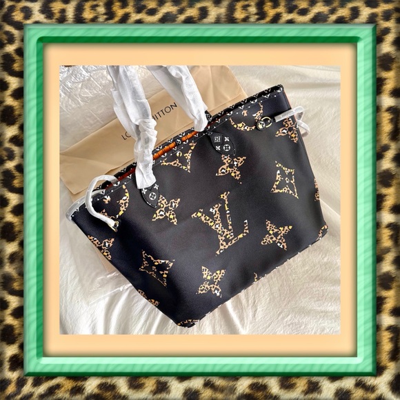 Stylish Jungle Print Tote Handbags - 👑✅PRICE FIRM✅ Stylish Jungle Print Large Tote Bag. Brand new!